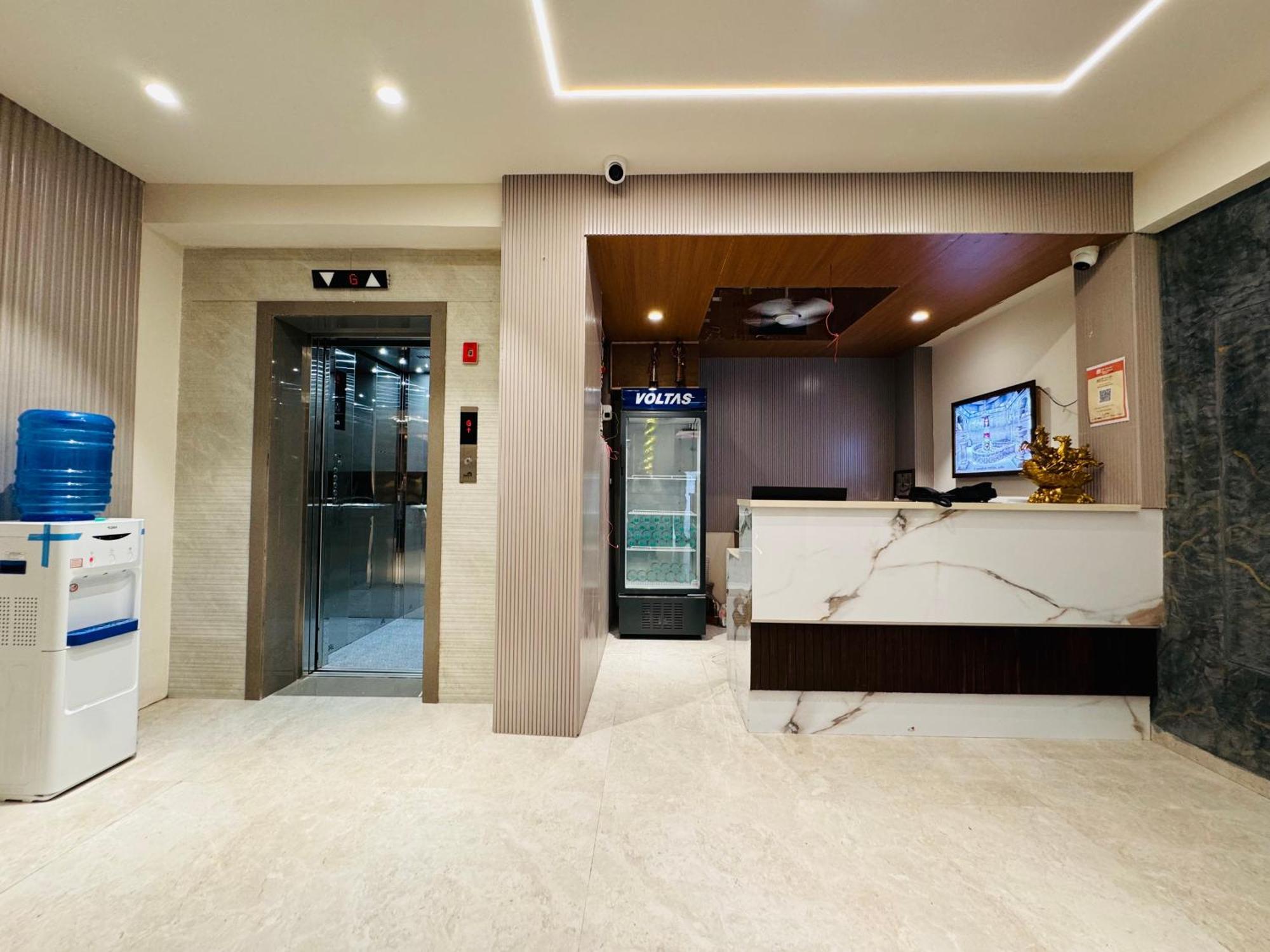 אויאיין Hotel Rudhav Palace מראה חיצוני תמונה