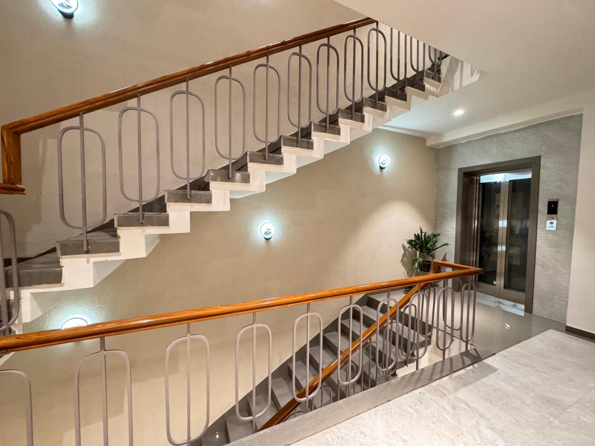 אויאיין Hotel Rudhav Palace מראה חיצוני תמונה