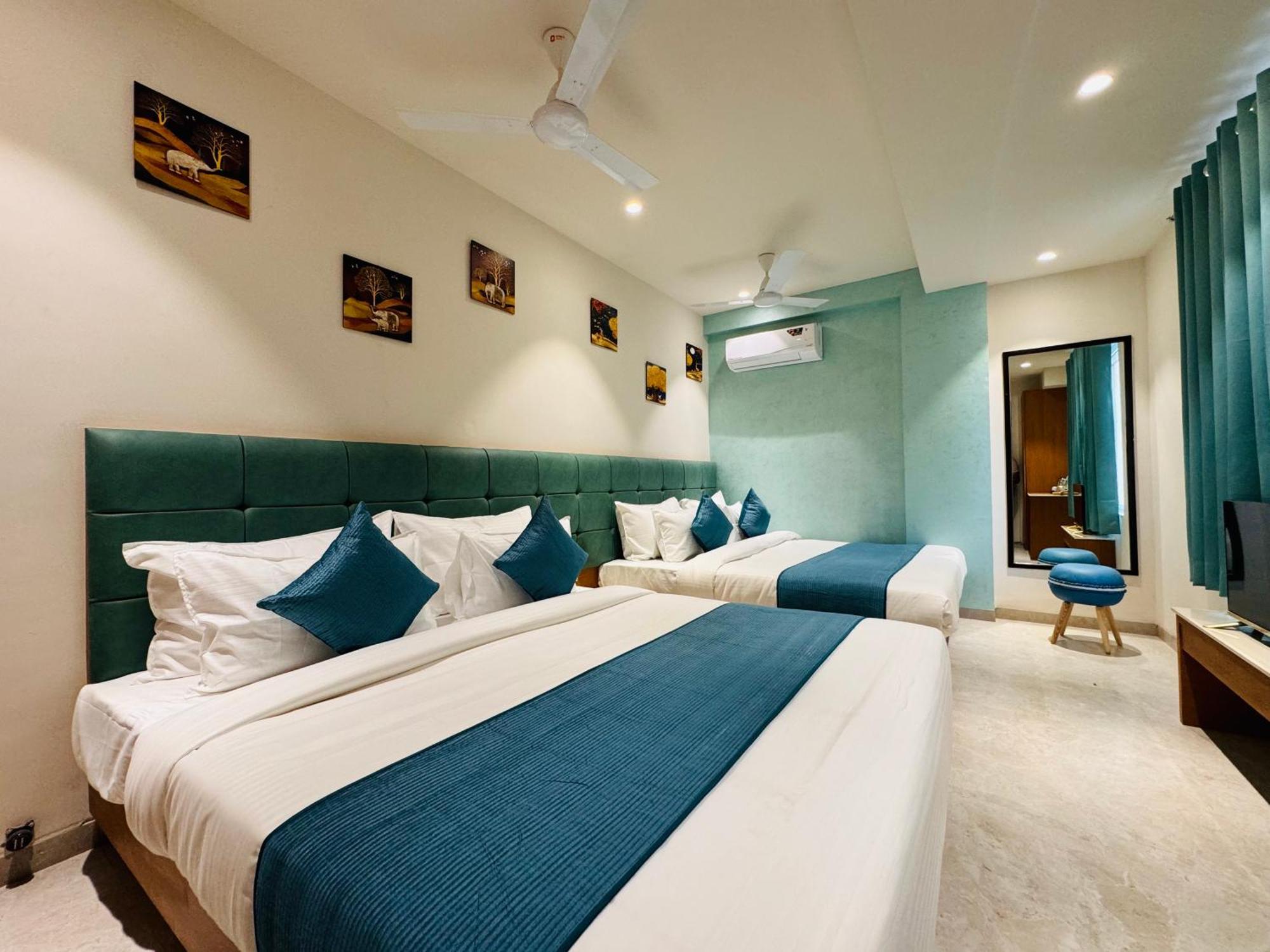 אויאיין Hotel Rudhav Palace מראה חיצוני תמונה